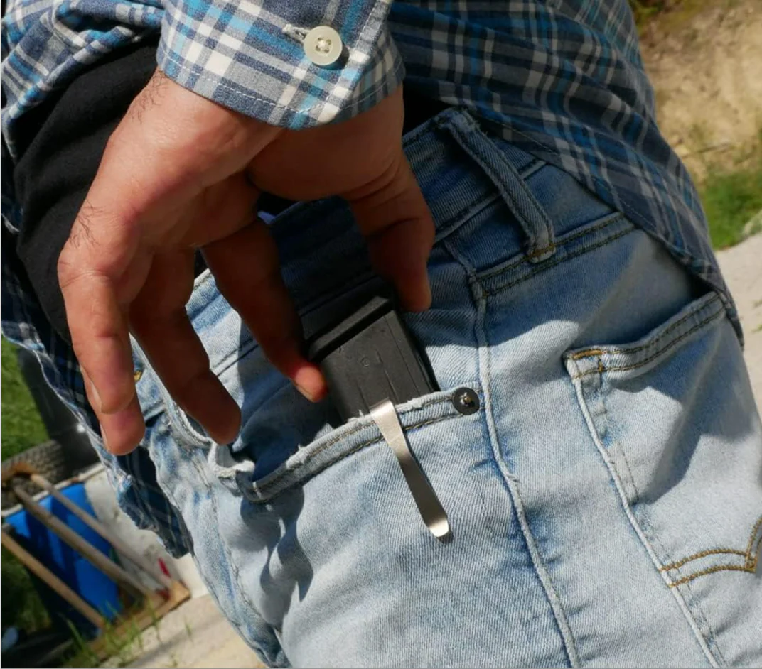 Universal Magnetic Pocket Clip For Gun Magazines (1 Piece) - Image 3